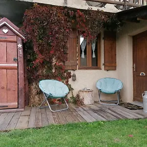 En Rez De Chaussee, Avec Jardin Partage. Appartement